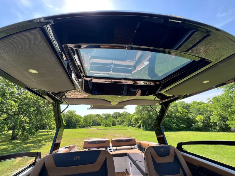 Slide: The Image of 2025 COBALT R31 - Image 36 - 36