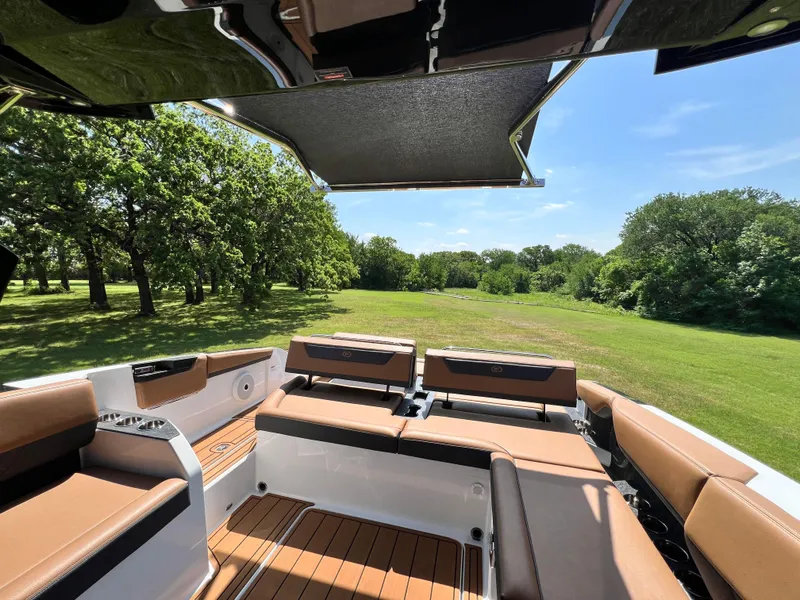 Slide: The Image of 2025 COBALT R31 - Image 39 - 39