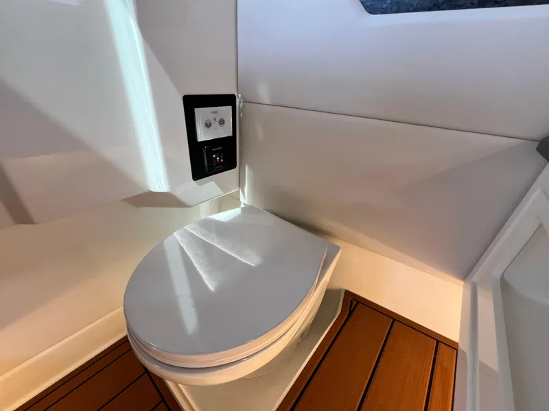 Slide: The Image of 2025 COBALT R31 - Image 42 - 42