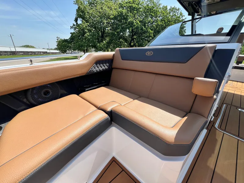 Slide: The Image of 2025 COBALT R31 - Image 46 - 46