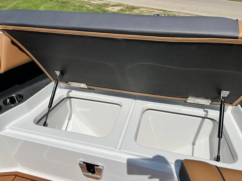 Slide: The Image of 2025 COBALT R31 - Image 49 - 49