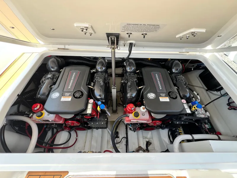 Slide: The Image of 2025 COBALT R31 - Image 51 - 51