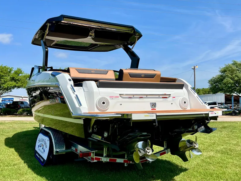 Slide: The Image of 2025 COBALT R31 - Image 8 - 8