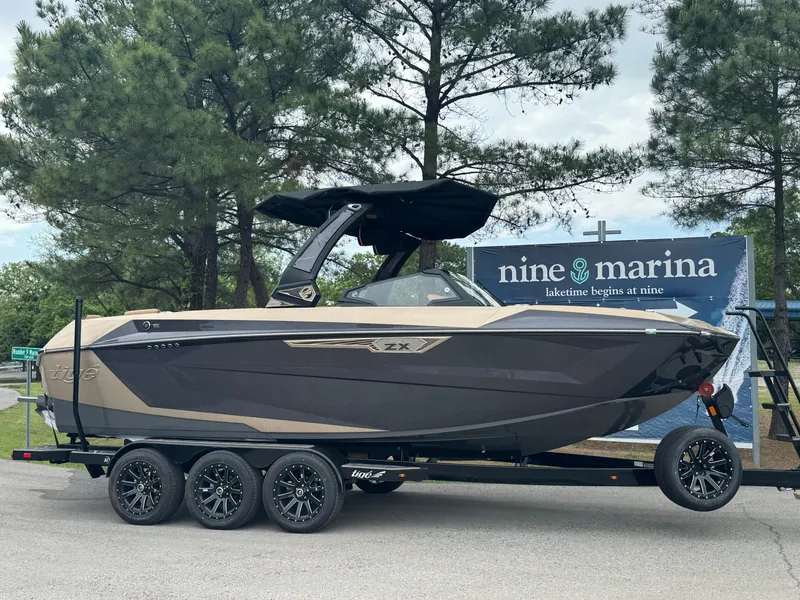 The Image of Tigé Ultré 23ZX 2025 - 1