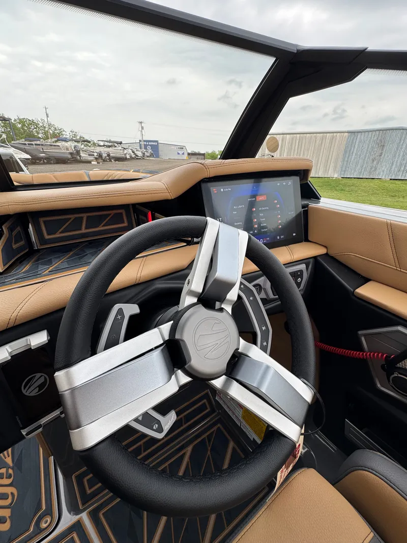 Slide: The Image of Tigé Ultré 23ZX 2025 - 15