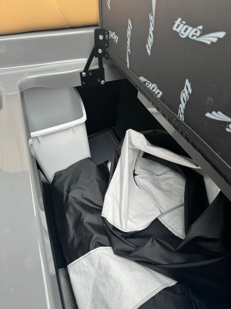 Slide: The Image of Tigé Ultré 23ZX 2025 - 18