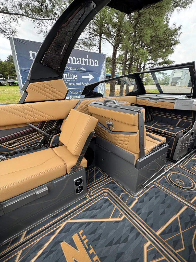 Slide: The Image of Tigé Ultré 23ZX 2025 - 20