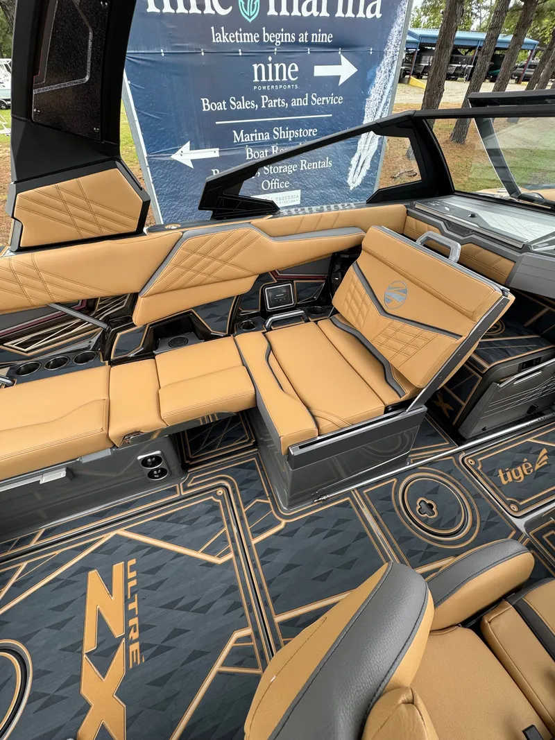 Slide: The Image of Tigé Ultré 23ZX 2025 - 28