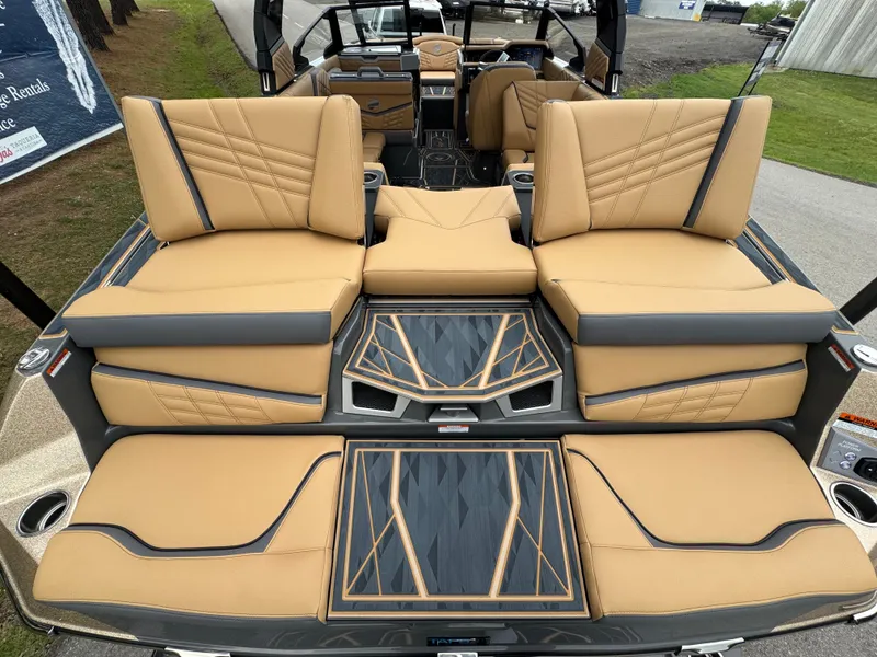 Slide: The Image of Tigé Ultré 23ZX 2025 - 29