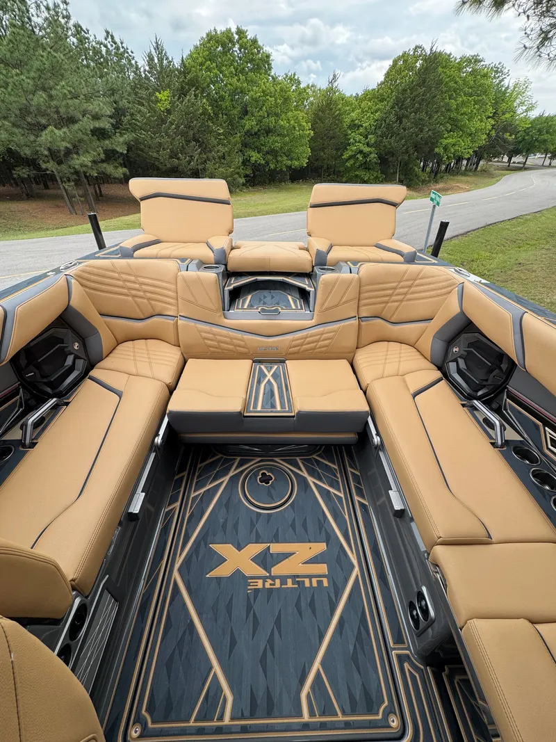 Slide: The Image of Tigé Ultré 23ZX 2025 - 31