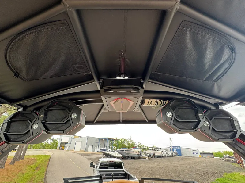 Slide: The Image of Tigé Ultré 23ZX 2025 - 7