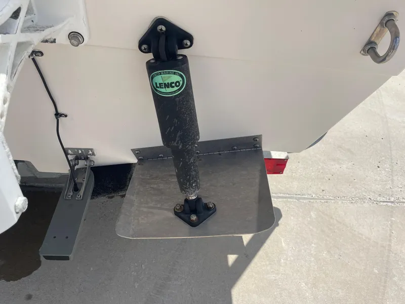 Slide: The Image of Trim tab on a 2002 Pathfinder 2200v boat with Lenco actuator. - 11