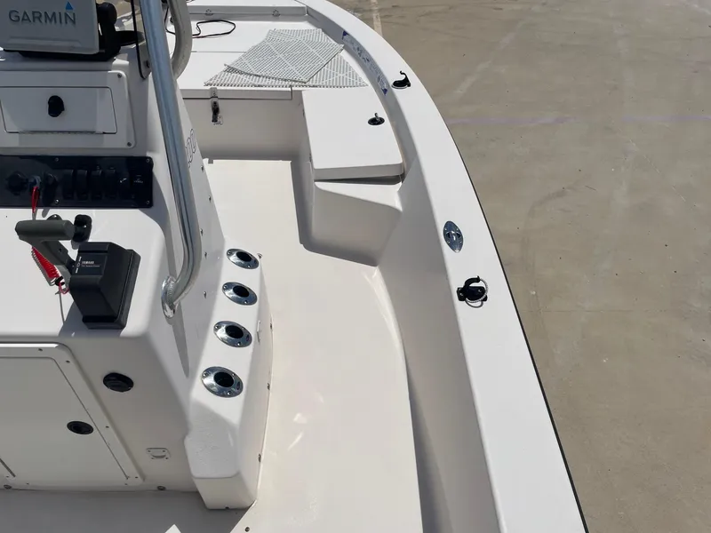 Slide: The Image of 2002 Pathfinder 2200v boat interior with Garmin equipment and control panel. - 33