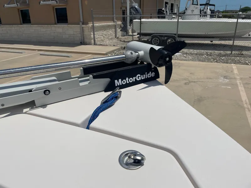 Slide: The Image of Bow of a 2002 Pathfinder 2200v boat with MotorGuide trolling motor. - 40