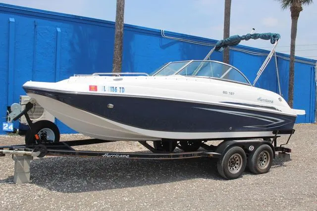 The Image of Hurricane SUNDECK 187 2021 - undefined