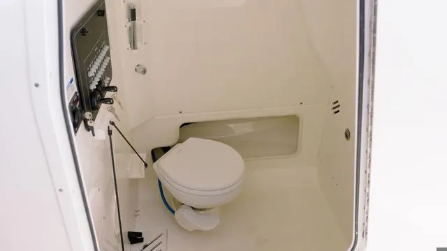 Slide: The Image of Boston Whaler 250 Outrage 2025 - 13