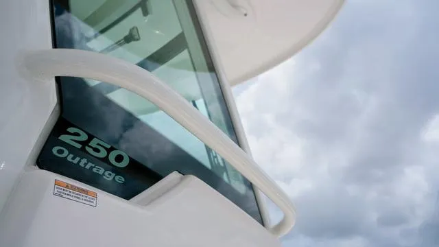 Slide: The Image of Boston Whaler 250 Outrage 2025 - 3
