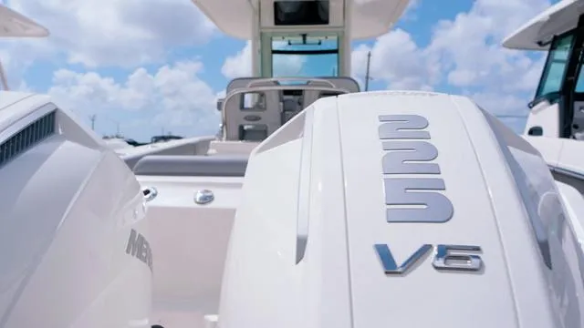 Slide: The Image of Boston Whaler 250 Outrage 2025 - 5