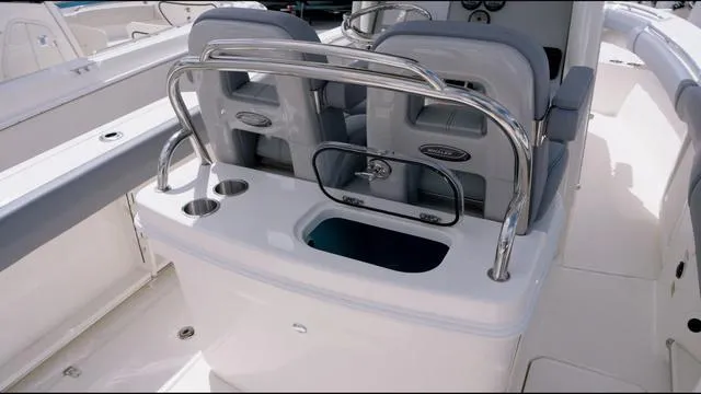 Slide: The Image of Boston Whaler 250 Outrage 2025 - 8
