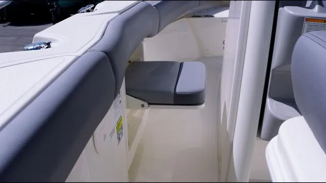 Slide: The Image of Boston Whaler 250 Outrage 2025 - 9