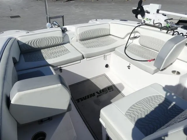 Slide: The Image of Twin Vee 260 GFX CC 2025 - 13