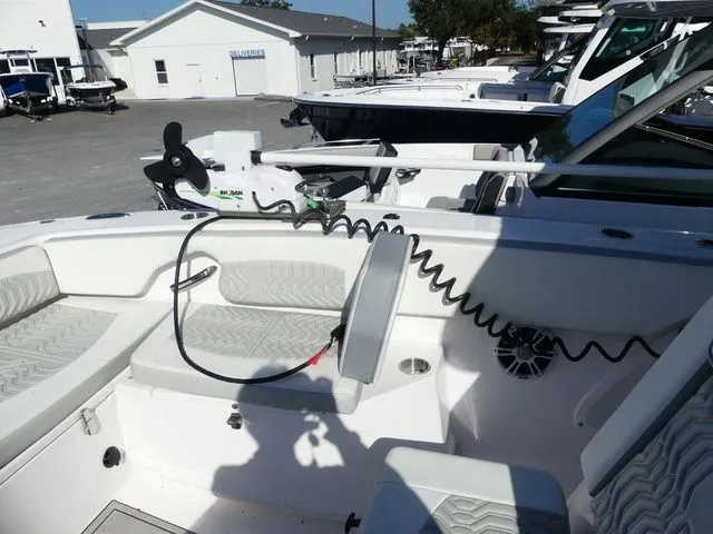 Slide: The Image of Twin Vee 260 GFX CC 2025 - 14