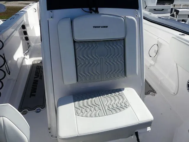 Slide: The Image of Twin Vee 260 GFX CC 2025 - 15