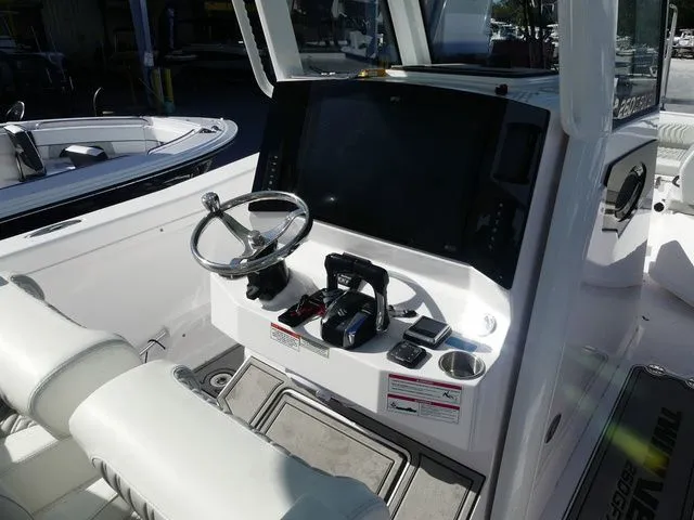 Slide: The Image of Twin Vee 260 GFX CC 2025 - 6