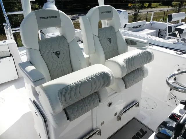 Slide: The Image of Twin Vee 260 GFX CC 2025 - 7