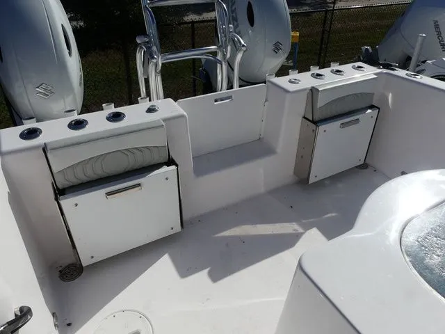 Slide: The Image of Twin Vee 260 GFX CC 2025 - 8