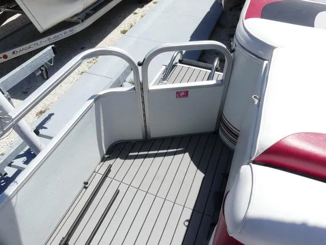 Slide: The Image of Other 240 SUNTANNER 2004 - 12