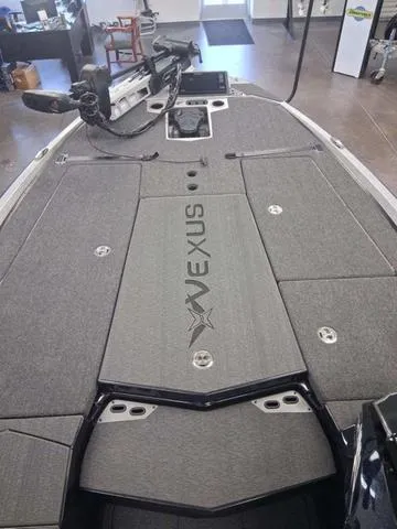 Slide: The Image of 2025 Vexus VX S20 boat deck with sleek design and modern features. - 6
