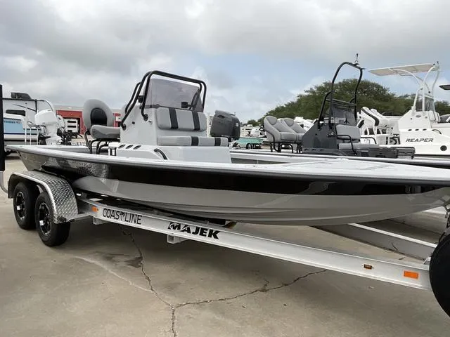 Slide: The Image of Majek 20 Xtreme 2025 - 3