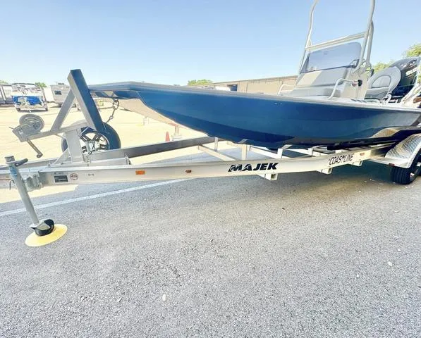 Slide: The Image of Majek 226 Illusion 2025 - 2