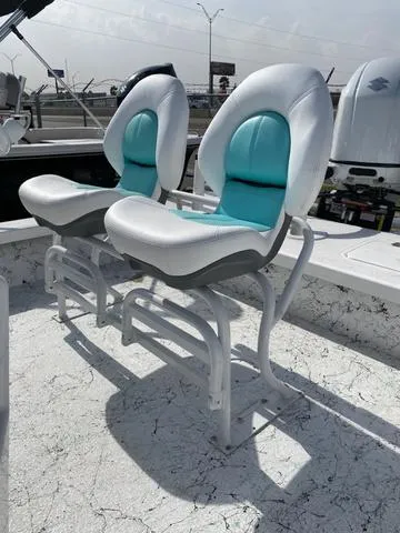 Slide: The Image of 2025 Majek 20 Xtreme boat seats with white and teal upholstery, showcasing modern design. - 4