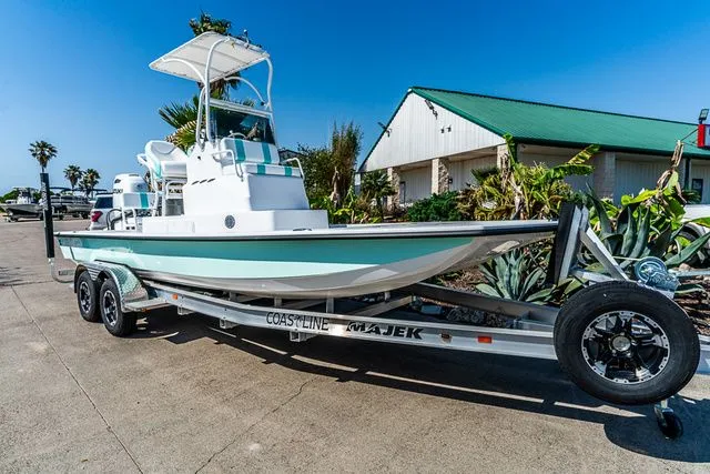 Slide: The Image of Majek M2 ILLUSION 2025 - 2