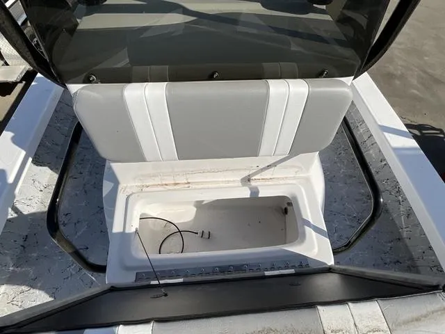 Slide: The Image of Majek 226 Illusion 2025 - 10