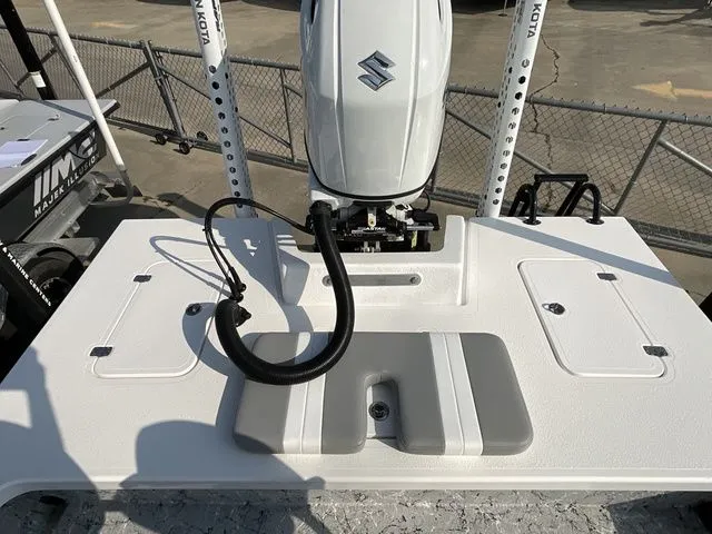 Slide: The Image of Majek 226 Illusion 2025 - 16