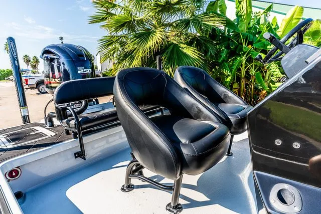 Slide: The Image of Majek M2 ILLUSION 2023 - 17