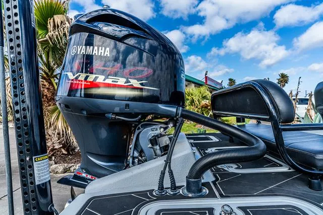 Slide: The Image of Majek M2 ILLUSION 2023 - 6