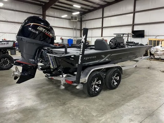 Slide: The Image of Xpress H20C CRAPPIE w/ YAMAHA 175 2025 - 10