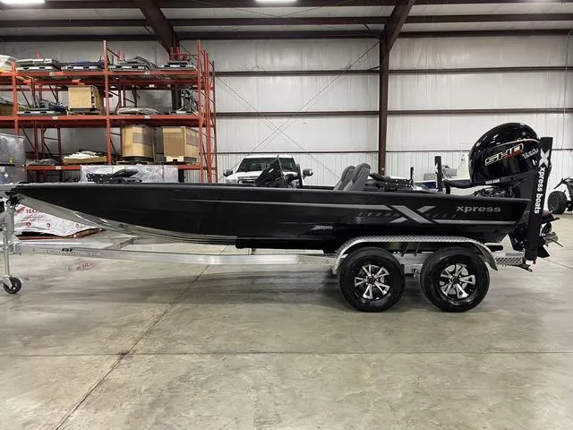 Slide: The Image of Xpress H20C CRAPPIE w/ YAMAHA 175 2025 - 6