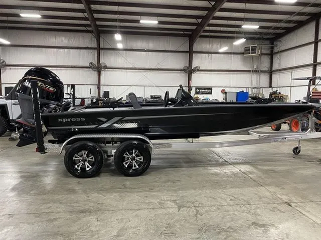 Slide: The Image of Xpress H20C CRAPPIE w/ YAMAHA 175 2025 - 9