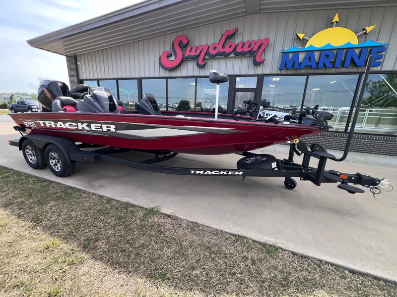 Slide: The Image of Tracker Savage 215 2025 - 85