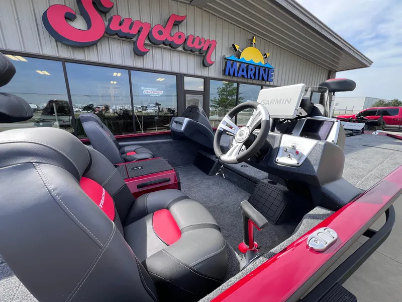 Slide: The Image of Tracker Savage 215 2025 - 87