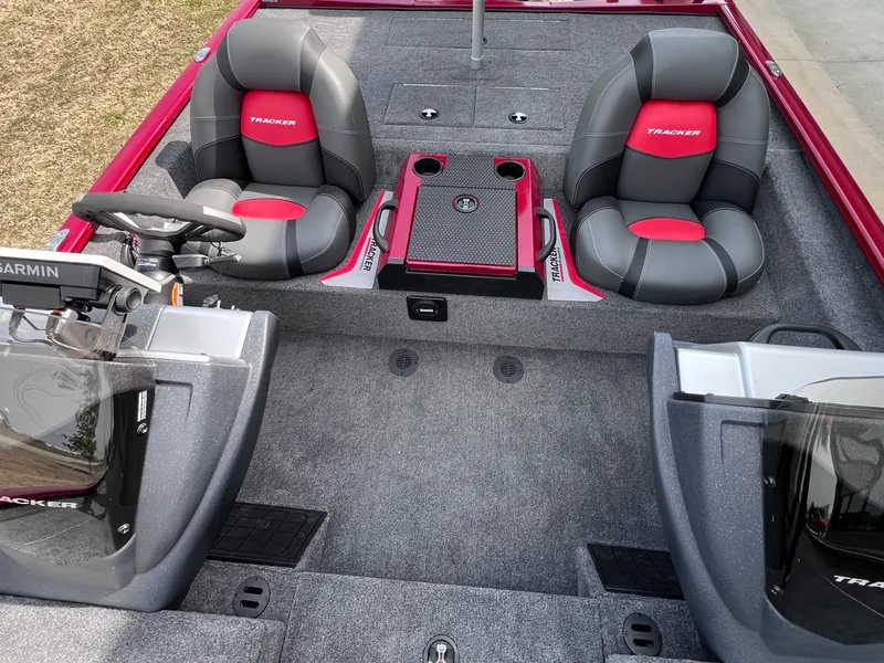 Slide: The Image of Tracker Savage 215 2025 - 88