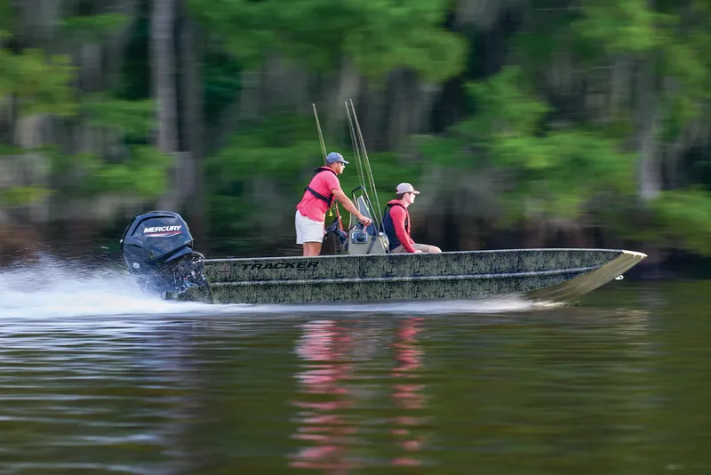 Slide: The Image of Tracker Grizzly 1860 CC 2025 - 65