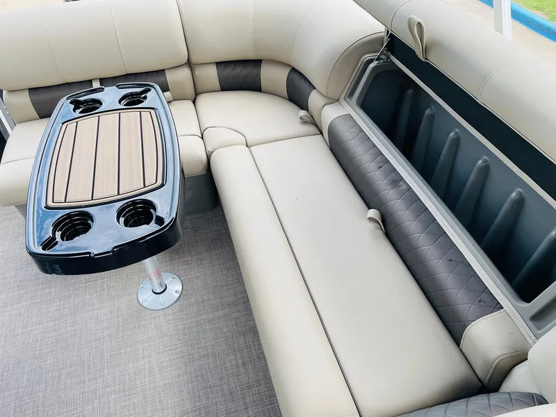 Slide: The Image of Luxurious seating area on 2025 Sun Tracker Party Barge 20 DLX pontoon boat. - 27