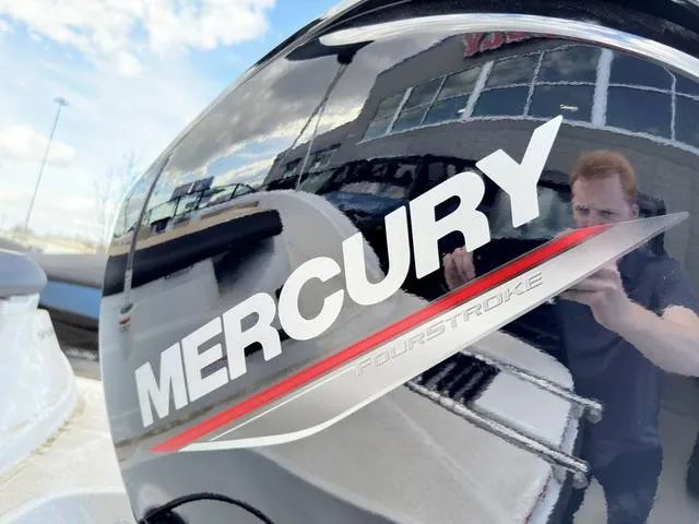 Slide: The Image of Sea Ray SPX 190 Outboard 2023 - 10