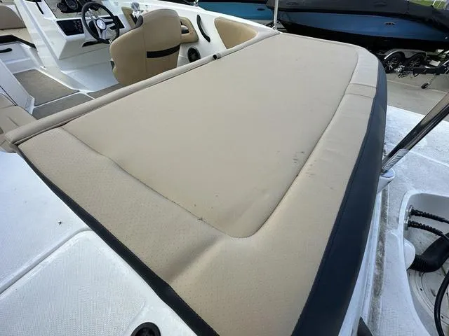 Slide: The Image of Sea Ray SPX 190 Outboard 2023 - 12